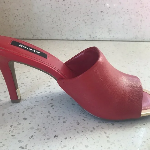 Brand new  DKNY sandals, red color, size 6 in box. - Picture 5 of 6